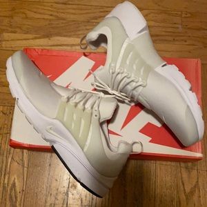 Nike White presto running shoe size.11